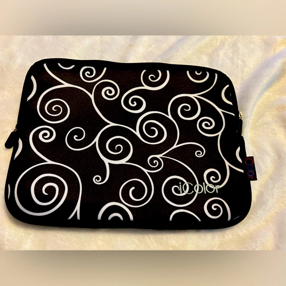 Icolor 8x10 inch black & white print neoprene tablet/laptop case